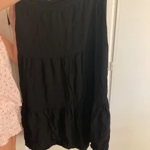 volangkjol,storlek 38 - Säljer då jag aldrig använder den