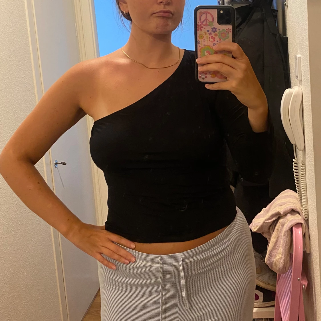 Off shoulder tröja med en arm - 90