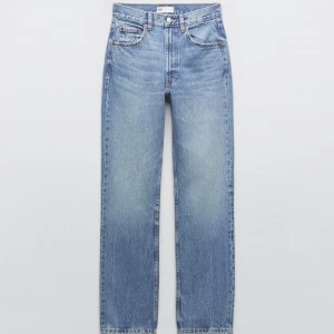 Jeans - Raka jeans från zara med mellanhög midja 