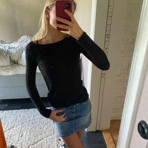 Svart tröja  - Likande intimissimi tröjan!
