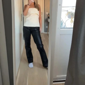 Skinn byxor  - Säljer dessa snygga skinn byxor från lager 157, knappt använda. Lite små i storleken eftsom det är ”skinn”