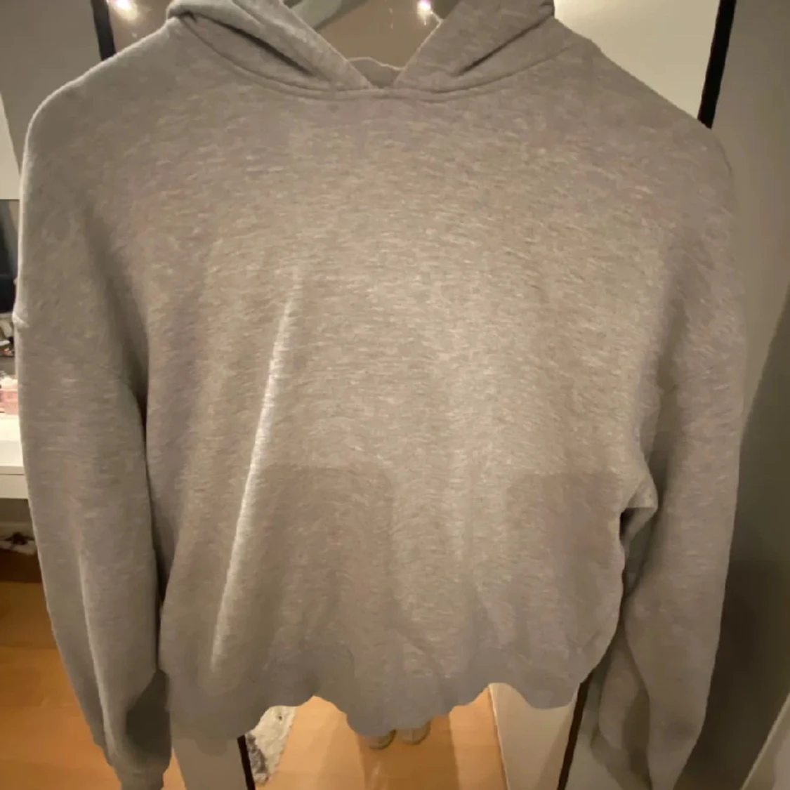 Grå hoodie från H&M Divided