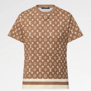 Louis Vuitton tshirt  - Söker denna lv tshirt i storleken XS/S, gärna XS. Helst upp till 400kr men max är 500kr. Hör av dig om du har en:)