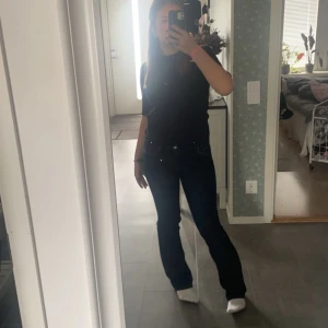 Bella mavi low waist jeans - Säljer då dem är för små för mig! Skriv vid intresse eller frågor!🤗