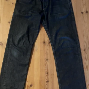 Diesel jeans - Mörkblå diesel jeans i bra skick