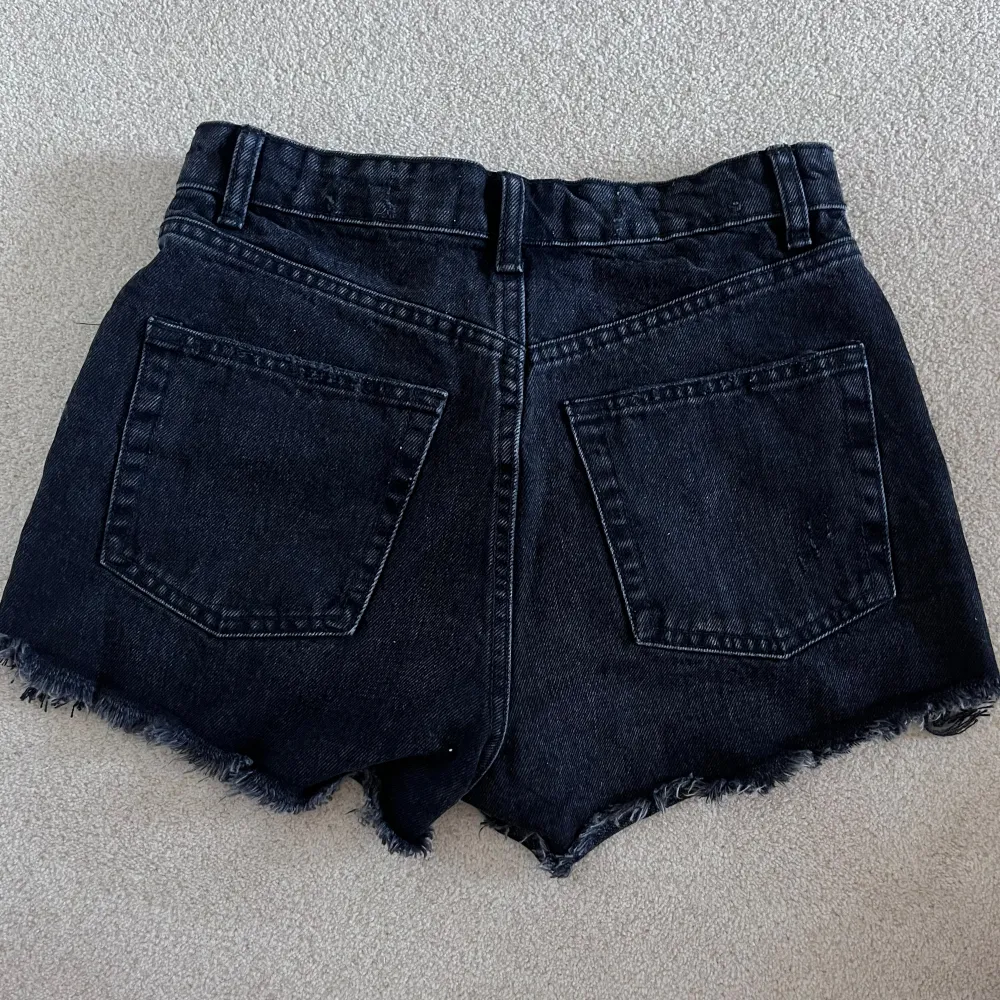 jeans shorts from zara, bought from here, but I don’t use them. no signs of use!😍😍. Shorts.