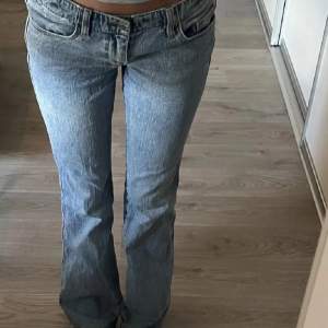 Supersnygga jeans från brandy Melville i storlek s! Säljer då jag har ett par liknande 🌸