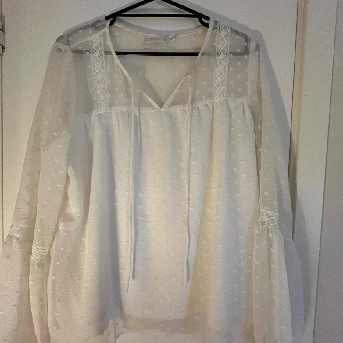 Säljer nu min vita blus ifrån vila! - 90