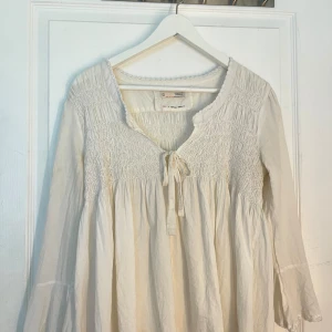 Odd Molly blus  - Vitt volang blus från oddmolly, knappt använd 