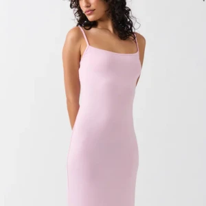 Rosa klänning  - Säljer denna fina klänning då den inte kommer till användning. Använd fåtal gånger💗 pris kan diskuteras