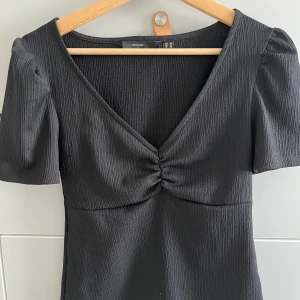 Blus - Svart blus/ topp från veromoda i nyskick då den inte används något 💗