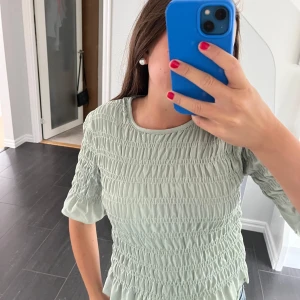 Topp från gina - Super fin topp från Gina, storlek M men passar S och XS