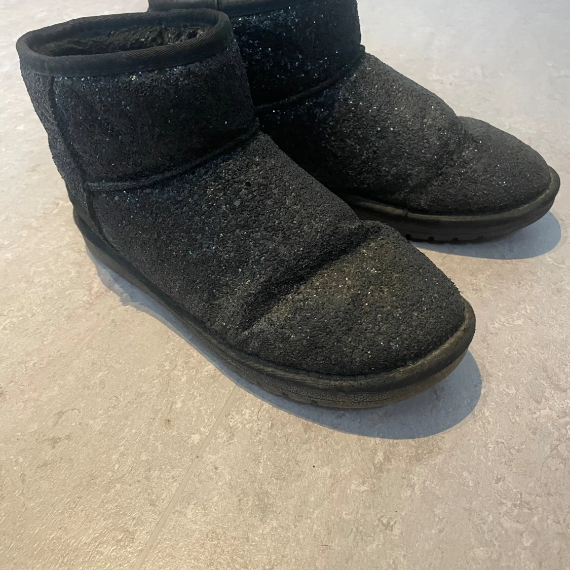 Svarta glitter uggs - 90