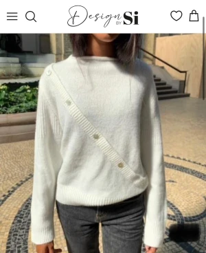 Vit tröja  - En vit tröja från design by si som passar perfekt till hösten! Den är i bra skick och jag har sjävklart tvättat den. Bara att skriva till mig  om  du har frågor. 💗