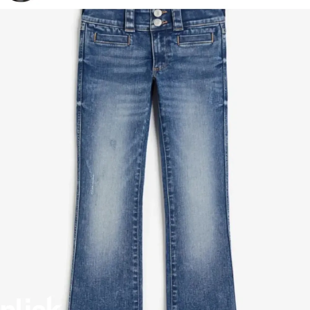 Säljer mina fina bootcut jeans ifrån HM. Säljer de pga ingen användning längre.. Jeans & Byxor.