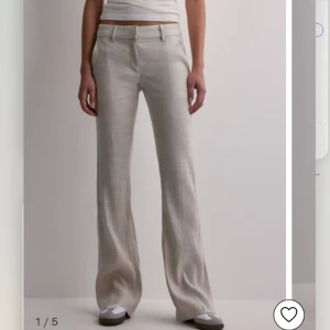 Linnebyxor  - Helt oanvända med lapp kvar, superfina!! Storlek 38 från Nelly, nypris 499. 