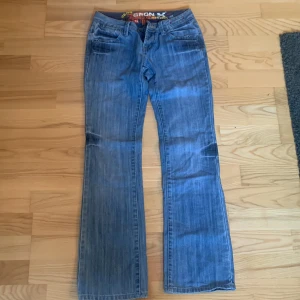 CXJ jeans - aldrig använda eftersom dem är för små. Jenssen är i bra skick, jeansen är i storlek 26 så alltså xs-s, pris kan diskuteras❤️
