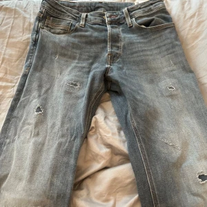 Jack and jones jeans - säljer mina jeans för använder inte längre, st 29/32. 