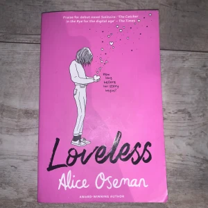 Loveless bok - Loveless på engelska, aldrig läst! Den är i fint skick, det enda är att den har ett rosa märke på undersidan (bild 3)! Skriv i en om du har några frågor🫶🫶