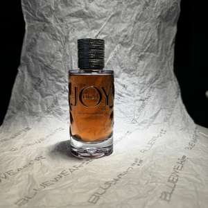JOY DIOR EDP INTENSE  - Jag säljer sampels och priset är per milliliter ( INTE HELA FLASKAN))   20kr per milliliter (1ml = 10 spray )  Priset är fast men vid större beställningar kan priset diskuteras! Skriv till oss gärna innan ni köper !