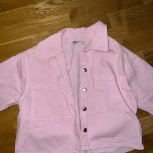 Skjorta  - Aldrig använd. Stor i stolek