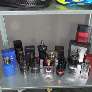 Parfym Endast provdoftade! Eros flame edp 50ml  400kr Coach green edt 50ml 200kr Spicebomb infrared edp 50ml 650kr Hugo boss the cent edp 50ml 350kr Samples på övriga vid förfrågan! 