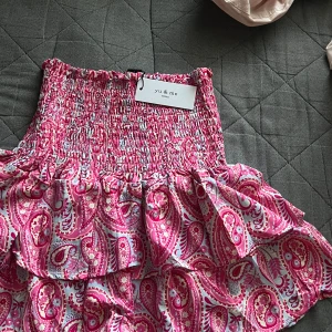 Kjol - Jätte vacker kjol från yu & me. Kommer ej till användning st M men passar mig som bär xs/s