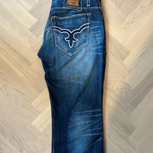 Rock Revival jeans - As feta rocks. Använda lite men märks knappt. Bara o fråga om mått och annat! 