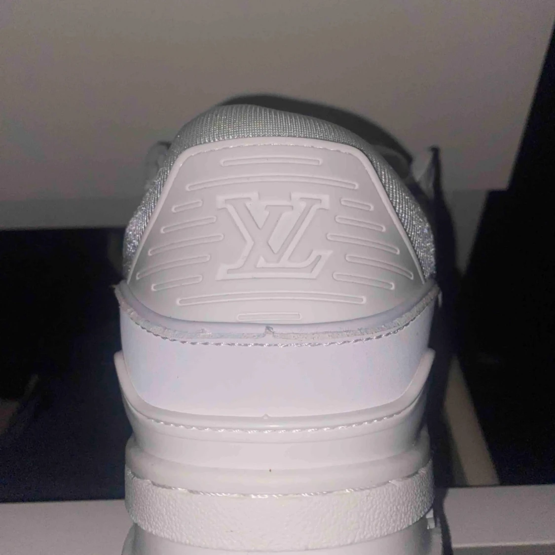 Louis Vuitton sneckars - 90