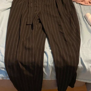 Helt ny byxor inte Använt - Jätte fint och inte Använt fick det som present men storleken passar inte 