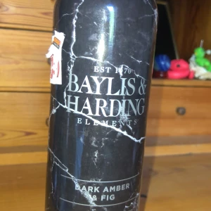 Dusch gel - Doftar super sexigt, typ 70-60% kvar, säljer för att den inte passar mig som person längre (kan också byta)