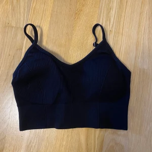 Sport topp - Sport topp, minns tyvärr inte märket Bra skick 🌸 Köparen står för frakten 📦