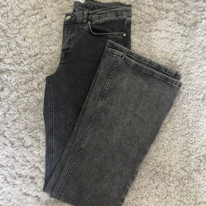 Lågmidjade Bootcut  jeans  - Bootcut jeans ifrån Gina. Storlek 38 men passar även 36.
