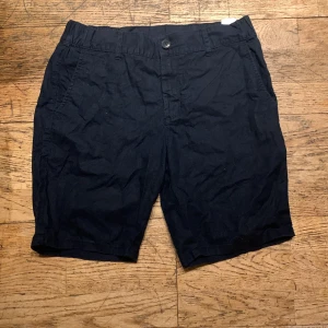 Linne shorts - Linne shorts från cubus snygga och sköna. Sitter och ser mycket bättre ut än vad den gör i kameran såklart😉ALDRIG ANVÄNDA