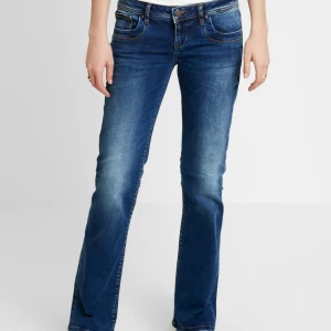 Ltb jeans  - Säljer dessa fina mörk blåa ltb jeans i storlek 24/30 men passar även som 25/30. Säljer pga för små för mig. Det är budgivning just nu på dem och det högsta priset ligger på 400kr just nu så ni kan buda från det i kommentarerna❤️