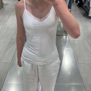 Söta linnebyxor - Jätte gulliga linnebyxor. Några små defekter. Skriv vid intresse. ❤️