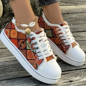 Sprillans nya sommarskor - Snygga sommar skor, helt nya då jag beställde fel storlek. Storlek 41 Lowcut skateskor/streetwear skor, vintage mandala mönster. Tribal mönster, för kvinnor men passar även till män om man har den stilen vilket jag har. 500 eller bud nypris 899