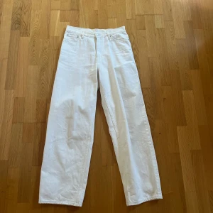 Rail jeans weekday - Använda fåtal gånger, raka jeans med en Loose fit! Modellen rail mid Loose jeans från weekday. Färgen finns ej att köpa på weekday längre
