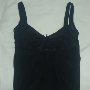 Spetslinne - Fint skick, köpte nytt använt 2 gånger men blir av med den pga fel storlek