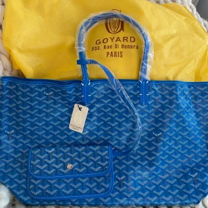 Ljus Blå Goyard  - Ny inspirerande Goyard, min sister köpte den på Jul. Den är helt ny och ej använd ✨🤍