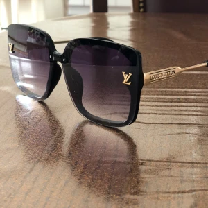 Solglasögon  - Helt oanvända 