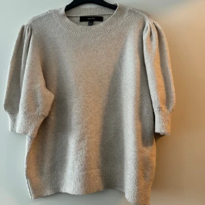 stickad t-shirt - köpt från veromoda i höstas, används inte längre💞