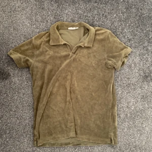 Frottetröja - Frottetröja i mycket snygg färg. Knappt använd, mycket bra skick. Inga konstigheter.