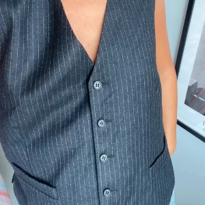 Najs kostymväst - Snygg randig kostymväst som är sjukt trendig