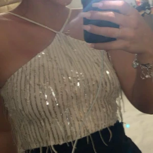 Glittrig topp - Köpt på ginatricot använd endast 1 gång