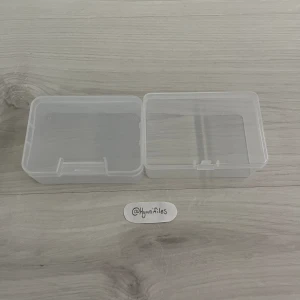 plastlådor  - lådor för smycken, klistermärken osv. Båda för 40kr