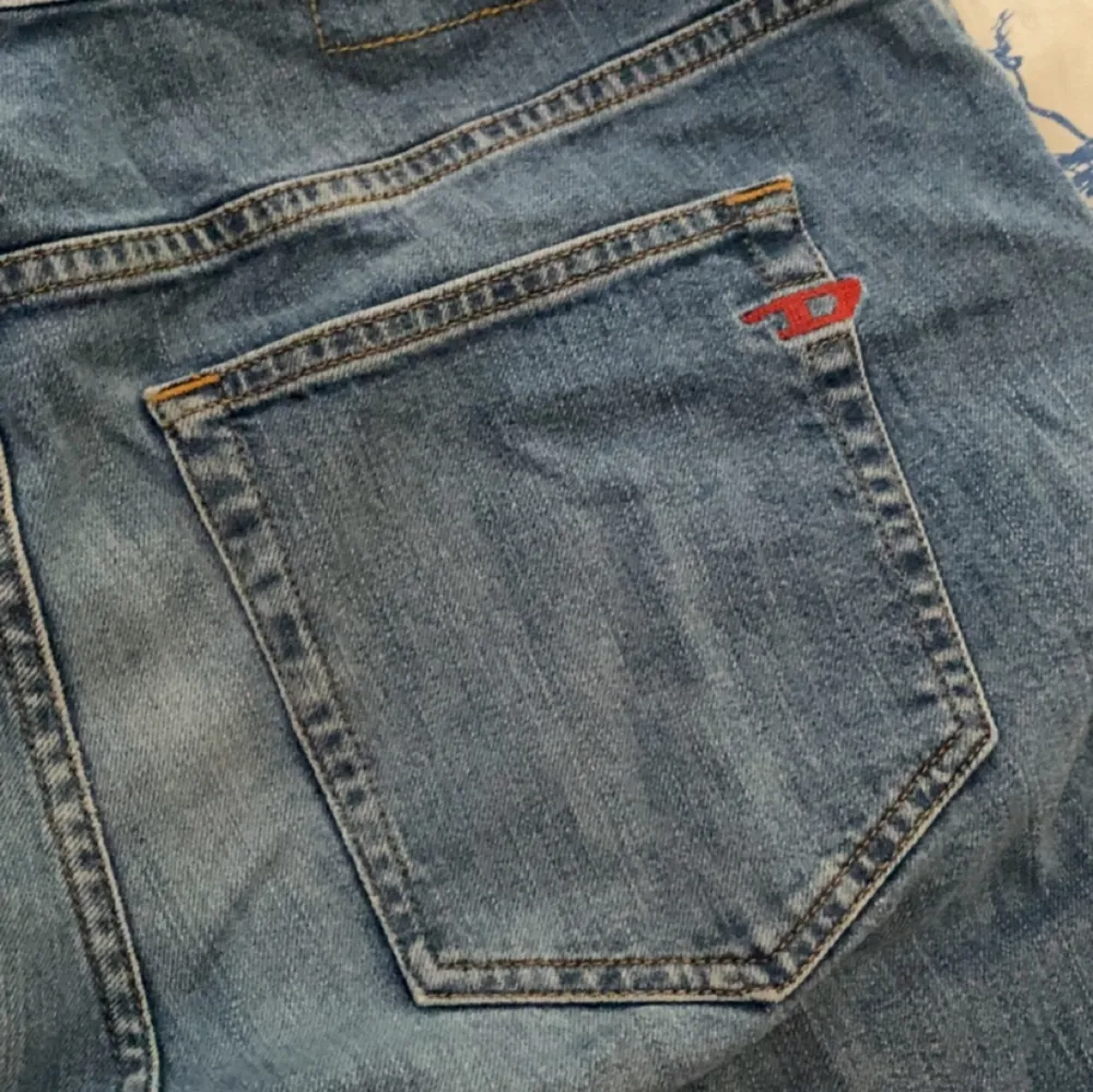 Storlek 32, oversized jeans i bra kvalitet från diesel💕💕. Jeans & Byxor.