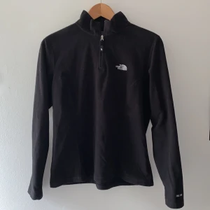 North Face Quarter-Zip - Snygg north face fleece! Man: XS/S Kvinna: M/L