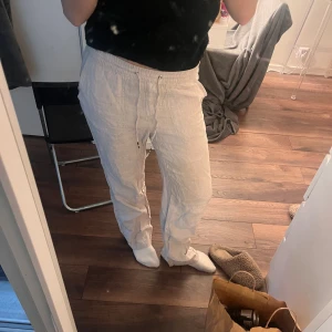 Esprit linnebyxor - Super fina linnebyxor! Passar s som m💕 sparsamt använda så bra kvalite! Pris kan diskuteras🤝