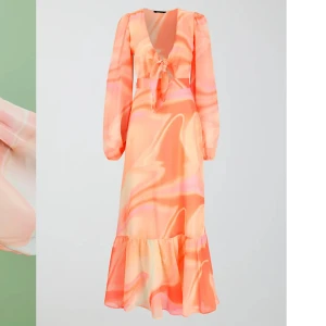 Chiffon party maxi dress - Gina Tricot - En sååå fin maxiklänning från Gina Tricot med nypriset 599 kr men som jag nu säljer för endast 399 kr! Den är helt oanvänd och säljs eftersom den är lite för liten för mig som vanligtvis har storlek 34💗